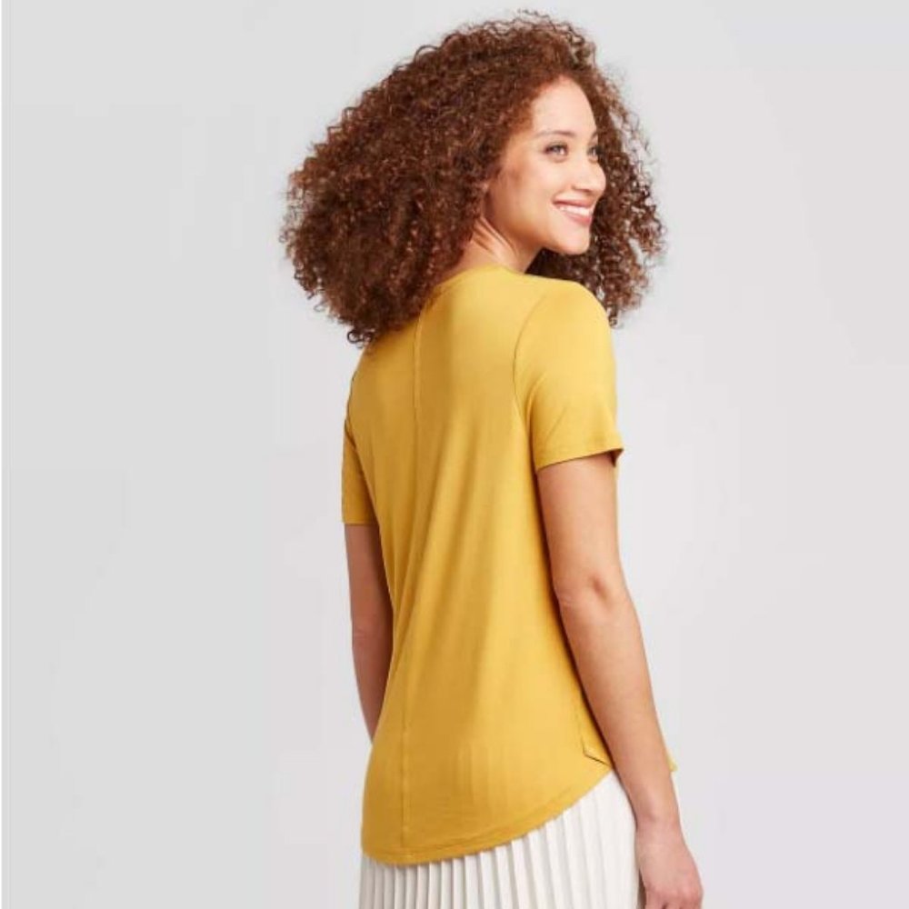 NWT Women's XXL Short Sleeve Yellow Tee - Picture 2 of 4